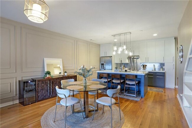 Building Photo - 472 Martin St SE