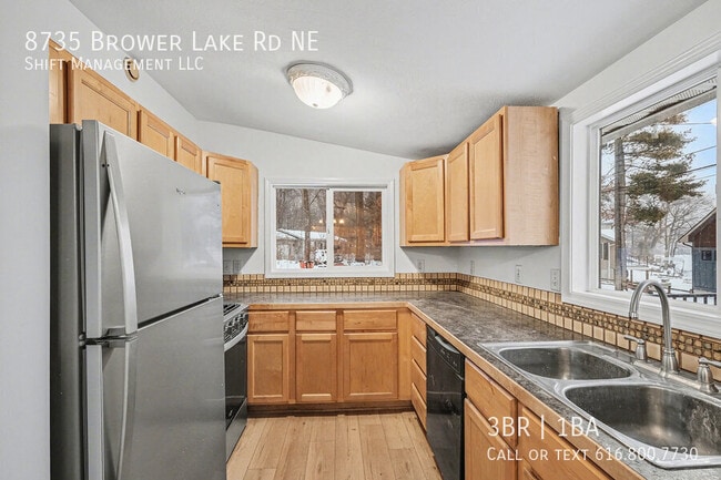 Photo - 8735 Brower Lake Rd NE