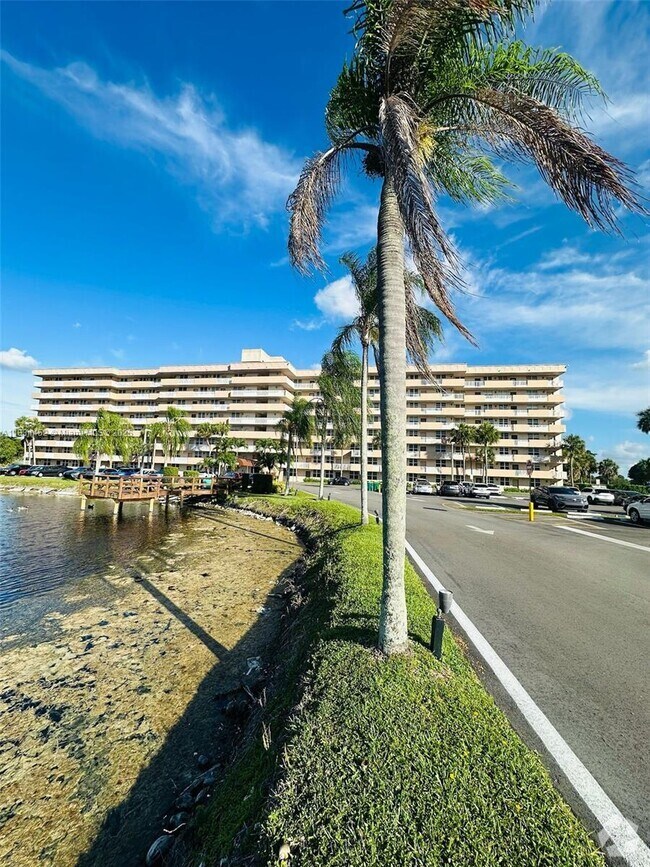 Building Photo - 250 Jacaranda Dr Unit 806 Rental