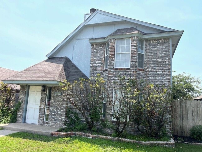 Rare 4 bedroom 2 bath in Moore Schools. 2 ... - Rare 4 bedroom 2 bath in Moore Schools. 2 ... House