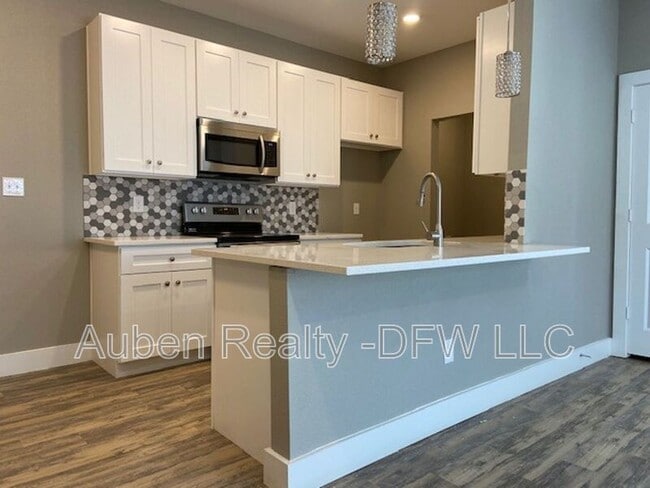 Photo - 8008 Doreen Ave