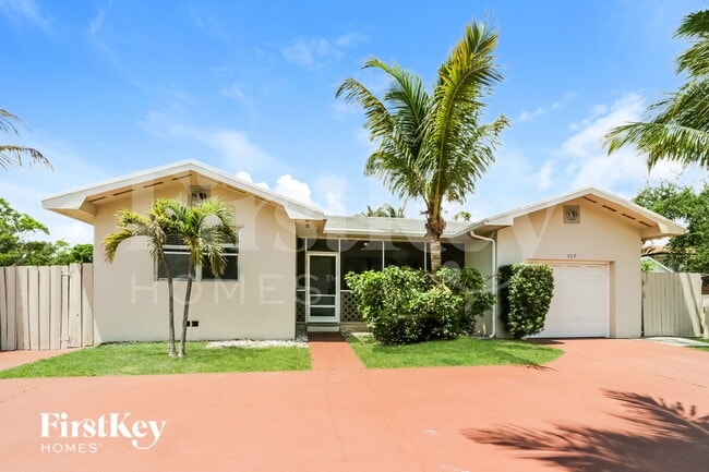 Building Photo - 727 S Pine St