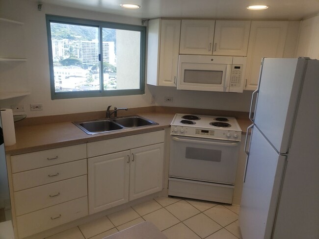 Building Photo - Must see One Kalakaua Unit 1214 Rental