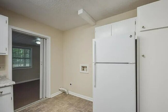 Photo - 105 Fallsbury Rd