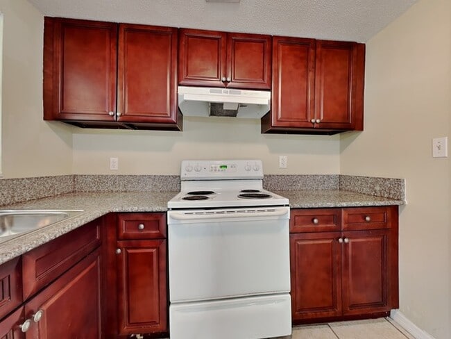 Photo - 10632 Laburnum Dr