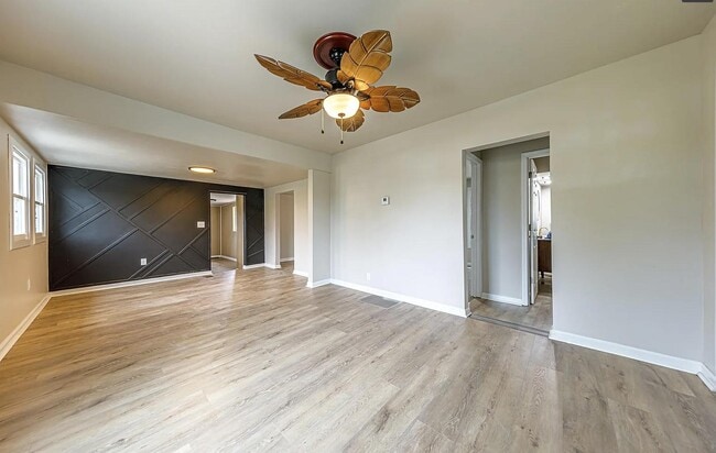 Photo - 1904 S Kerth Ave