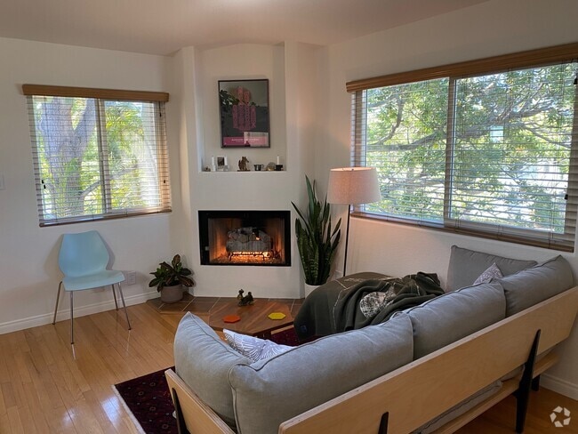 Building Photo - 848 Pacific St Unit 4 Rental