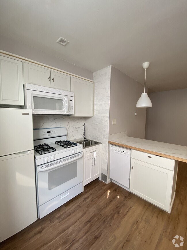 Building Photo - 12 S 10th St Unit 2F Rental