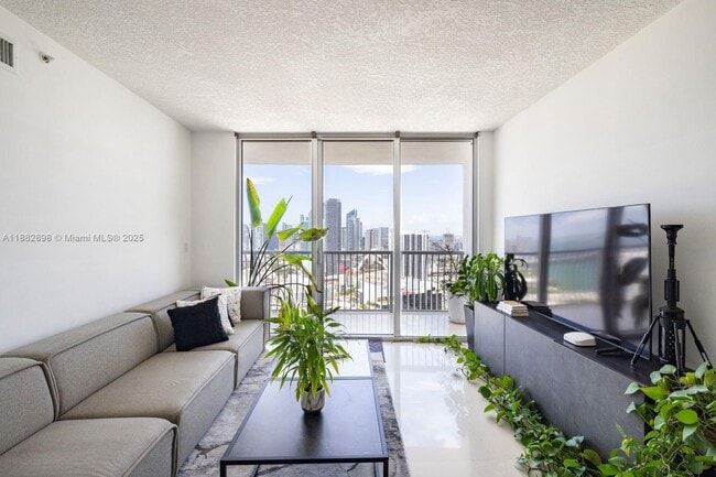 Building Photo - 1750 N Bayshore Dr Unit 4312 Rental