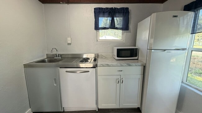 14035 W River Rd