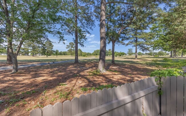 Photo - READY NOW!! 3-Bedroom Townhome w/Attached Garage! Golf Course Views - Pet Friendly - All Appliances!