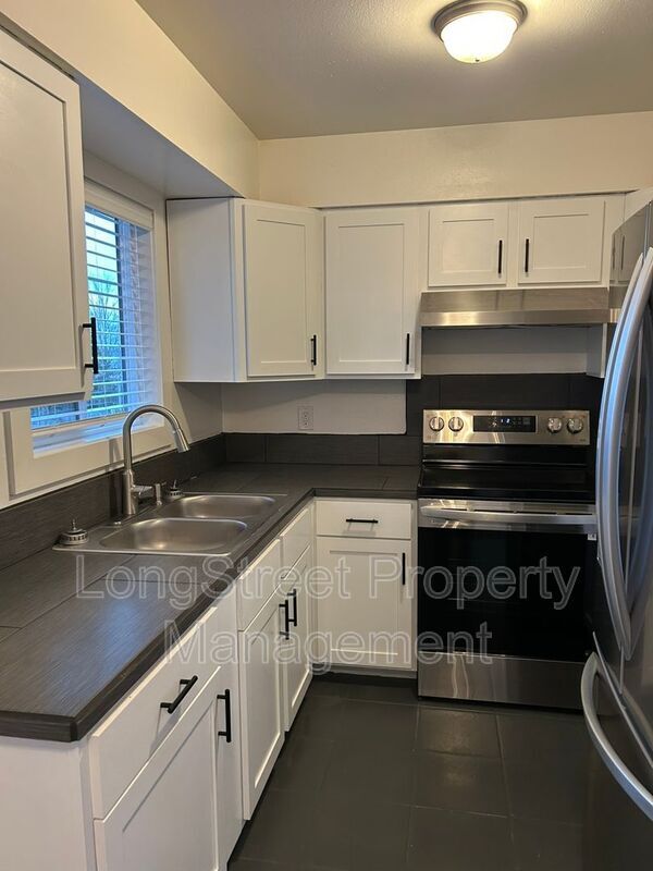 Building Photo - 11380 SW Greenburg Rd Unit 4