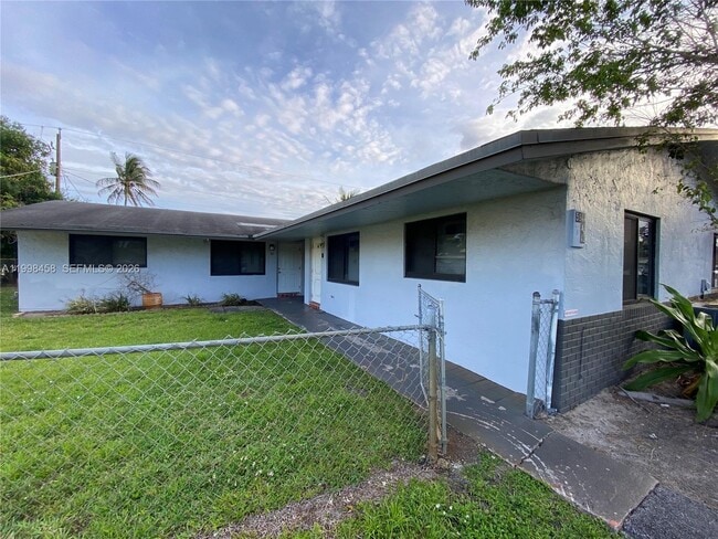 Building Photo - 5940 NW 20th St Unit 44