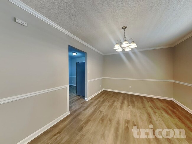 Photo - 207 Crystal Ct