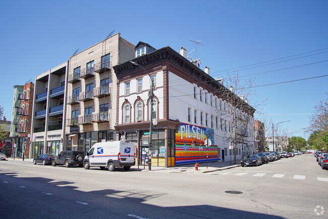 Building Photo - 1714 S Carpenter St Unit 2R Rental