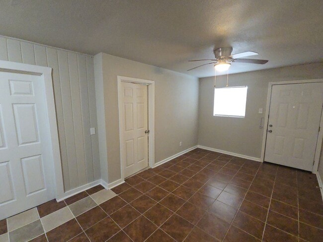 Photo - 3335 Tuam St Unit 4