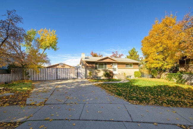 Building Photo - Gorgeous Home in Cottonwood Heights!