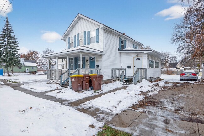 Photo - 120 S Main St Unit Upstairs