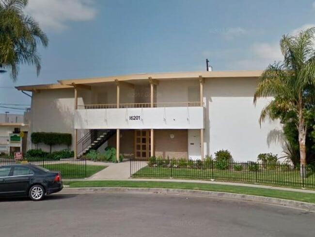 Building Photo - Sunset Cove Apartments