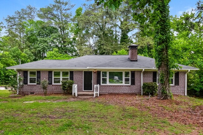 Photo - 1380 Bolton Rd NW House