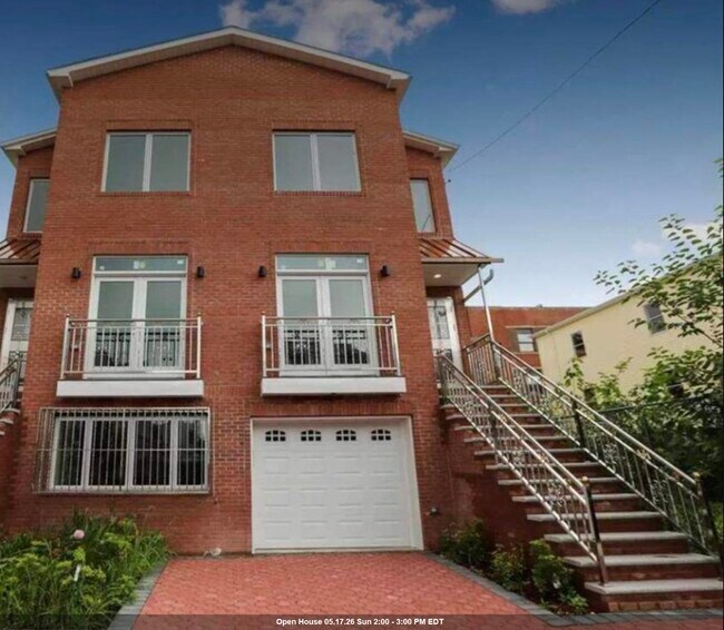 Building Photo - 86 Oak St Unit B