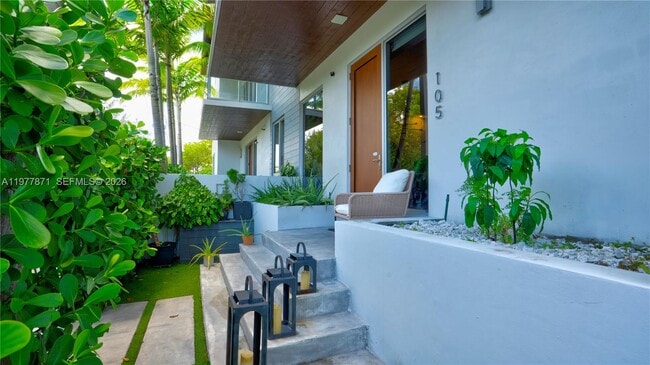 Building Photo - 545 SW 11th St Unit 105