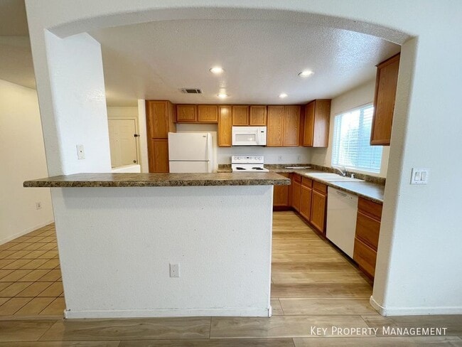 Photo - 6160 Rumrill St Unidad #136