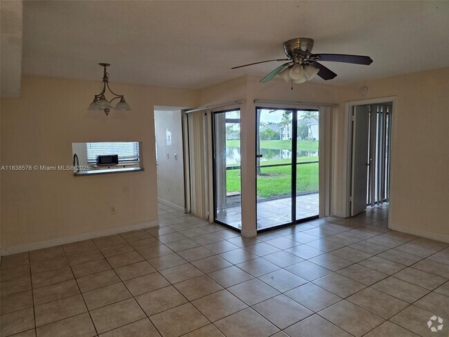 Building Photo - 1061 Jefferson Dr Unit 1061C Rental