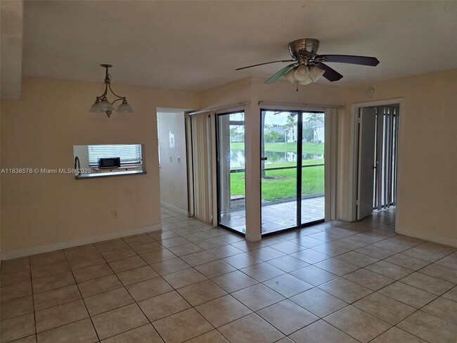 Building Photo - 1061 Jefferson Dr Unit 1061C Rental