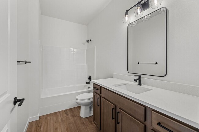 Photo - 745 Prospector Pl