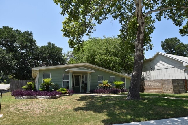 Charming Highland Village Home with Guest ... - Charming Highland Village Home with Guest ...