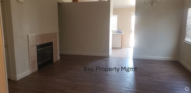Building Photo - 4 Bedroom 2 Bath home that sits in quite c...