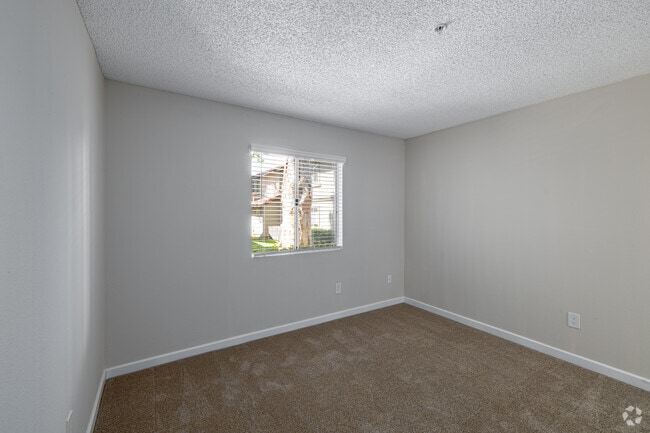2BR, 2BA - 940SF - Bedroom