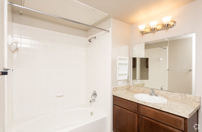 1HAB, 1BA - 760SF Cuarto de baño - Masters Ranch