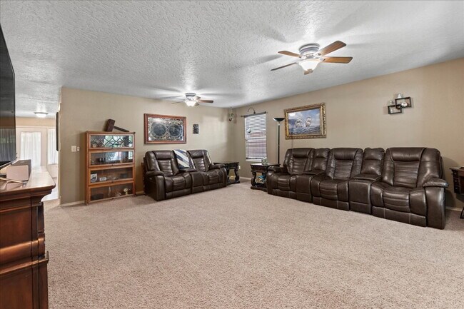 Photo - Beautiful & Spacious 4-Bedroom Home with 3...