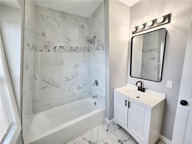 Building Photo - 73 Vernon St Unit 3