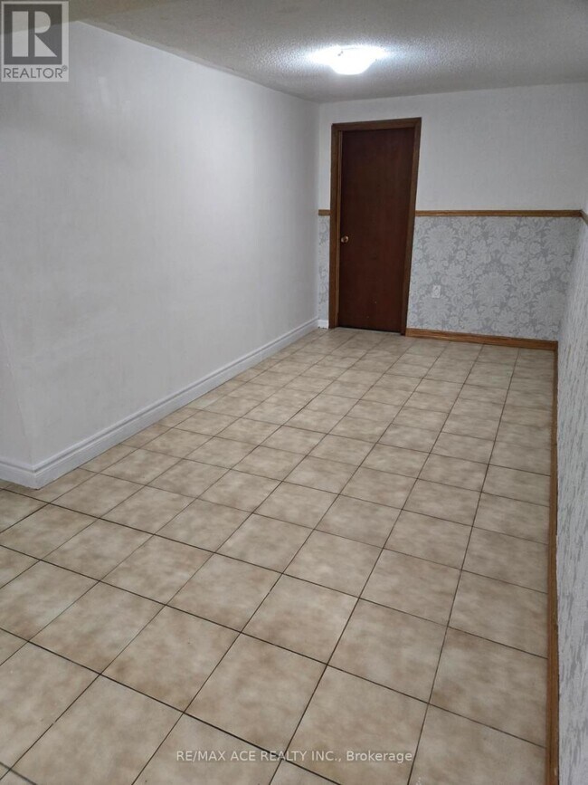 Photo - 45 Wheelwright Crescent
