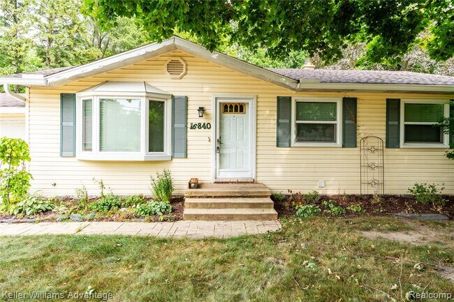 Photo - 16840 Savoie St