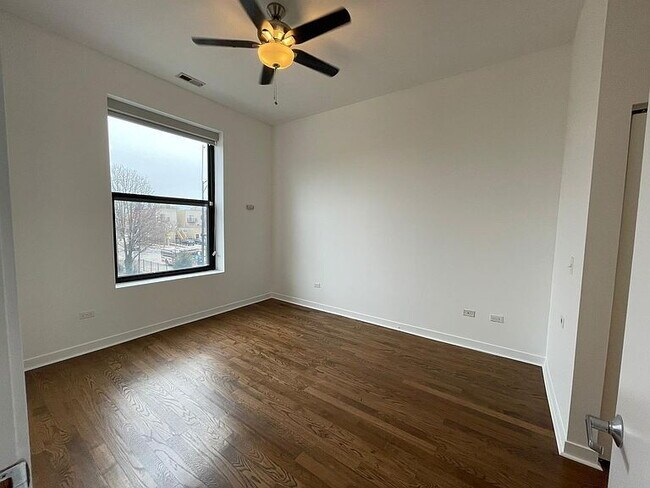 Photo - "Spacious 3-Bed, 2-Bath Gem in Chicago's Heart – 1205 Sq Ft of Modern Living!"