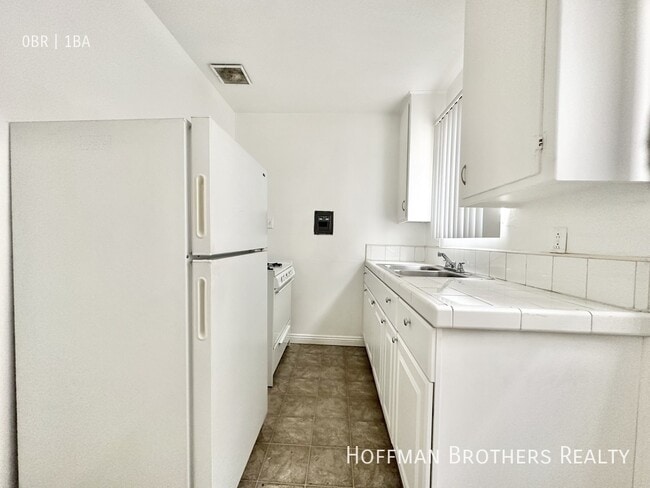 Building Photo - 1350 N Citrus Ave Unit 10