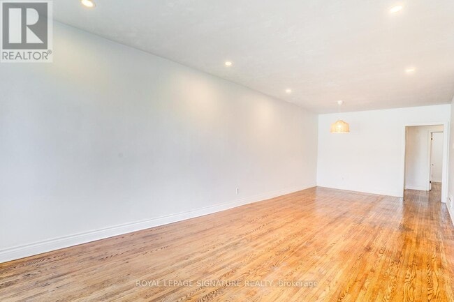 Photo - 17 Avis Crescent