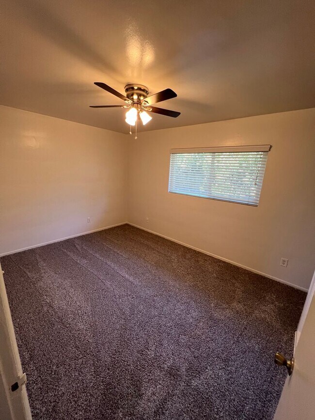 Photo - 1/2 Off 1st Month's Rent!! Unidad 2581 1/2