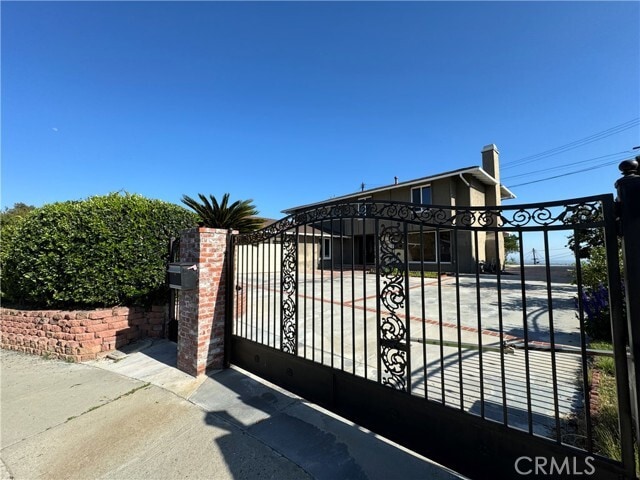 Building Photo - 13678 Sycamore Dr
