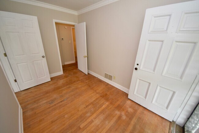 Photo - 4 Bedroom, 2 Bathrooms Near UOM and Highland