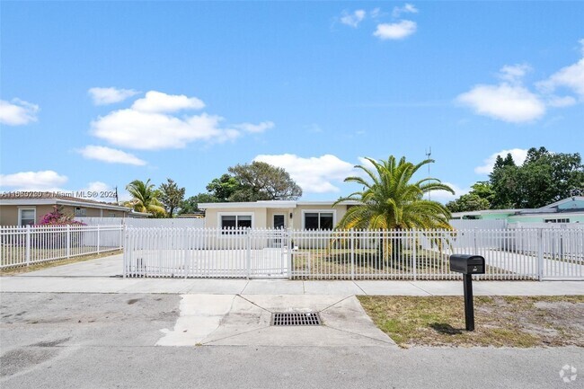 Building Photo - 23 Miami Gardens Rd Rental