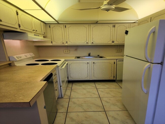 Building Photo - 239 Coventry J Rental