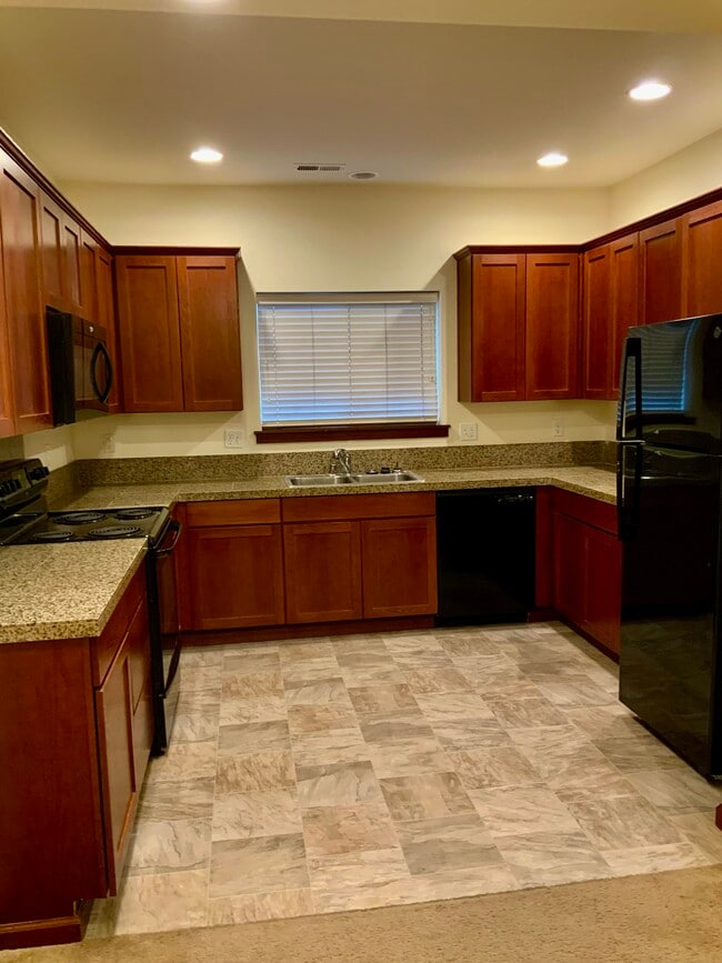 Photo - 501 N 105th St