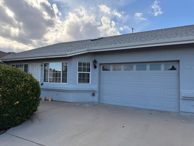 Building Photo - 9800 E Lakeshore Dr Unit 1