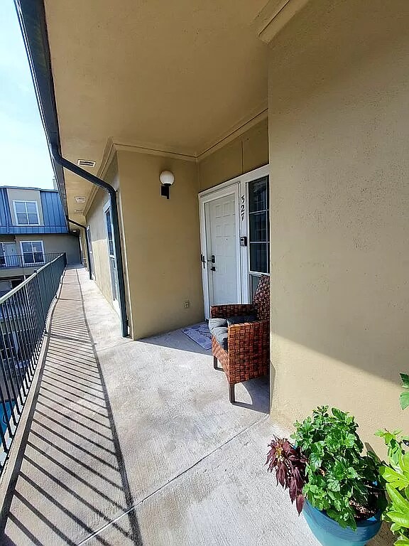 Photo - 921 Marine Dr Unidad 327