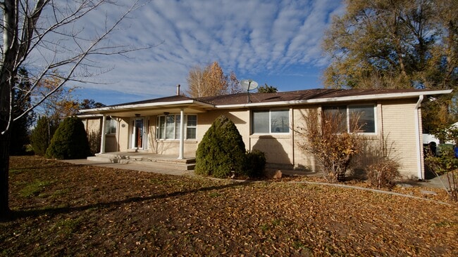 Building Photo - 2455 S Bluff Rd